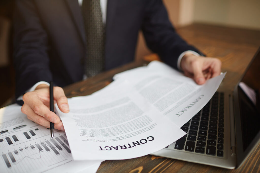 corporate lawyer in Dubai